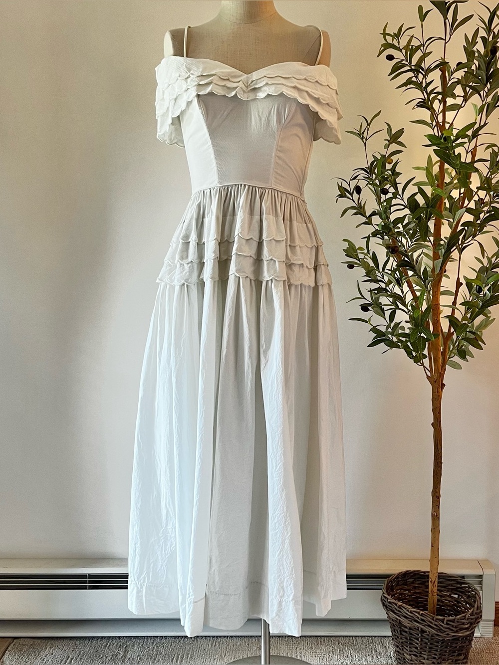 RARE & UNIQUE 1950s White Off the shoulder Cotton Tiered Ruffle Dress 🤍